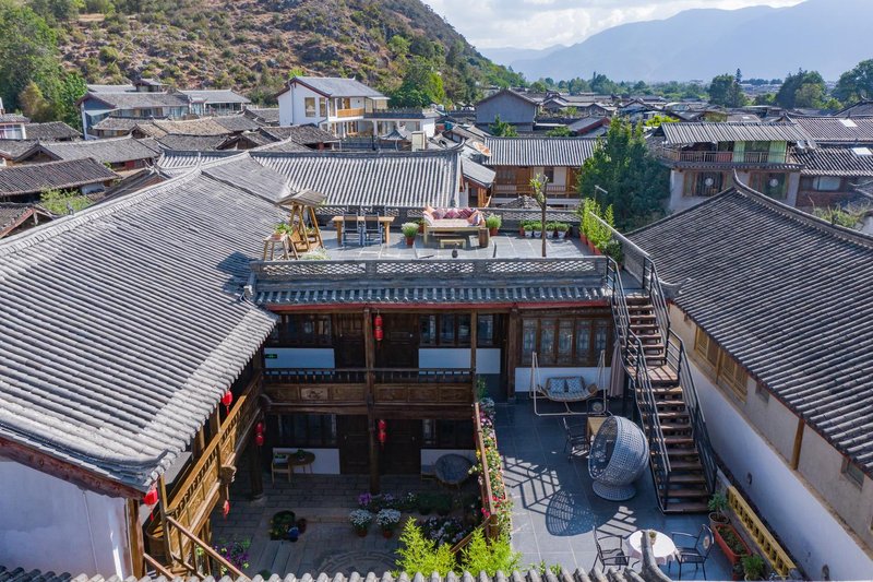 Sunshe Inn (Lijiang Jingmi Renwen) over view