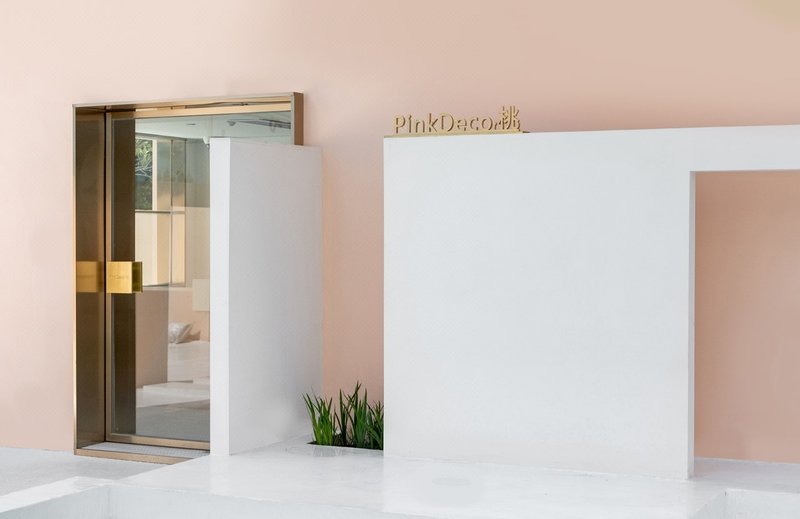 PinkDeco Pitch B&BOver view