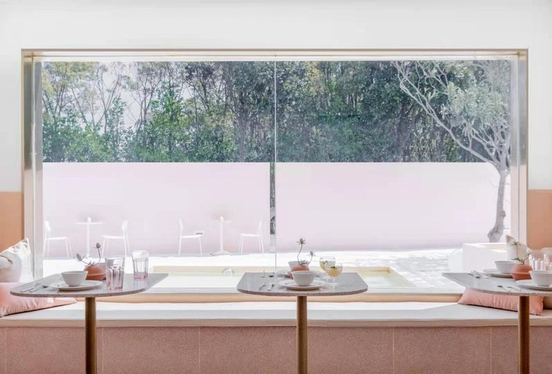 PinkDeco Pitch B&BOver view