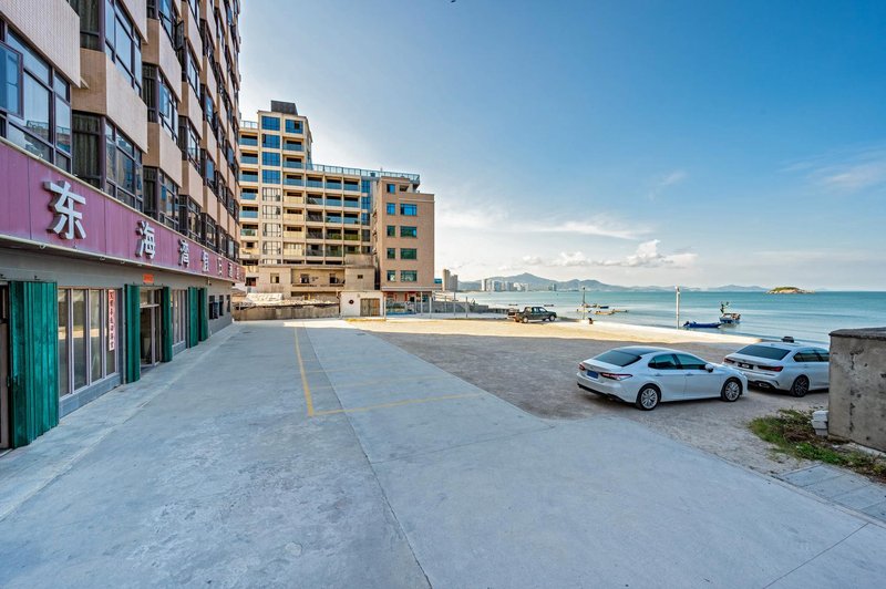 East Bay Holiday Hotel Over view