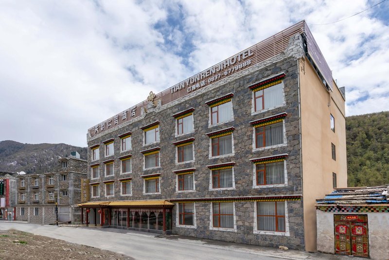 Tianyun Renji Hotel Mount Siguniang Over view