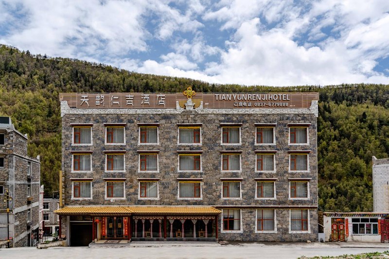 Tianyun Renji Hotel Mount Siguniang Over view