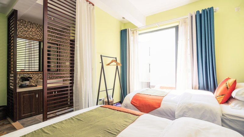 Dian Chi Lake VillaGuest Room