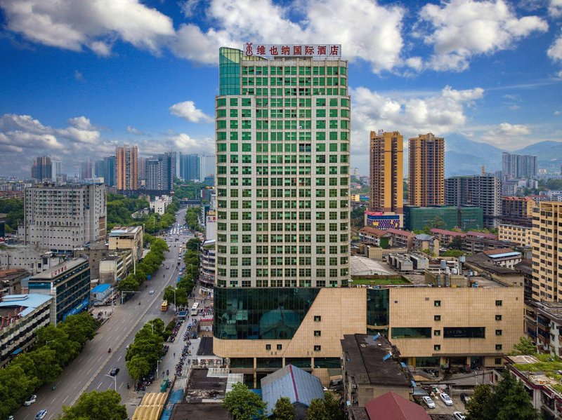 Vienna International Hotel (Huaihua City Center) Over view