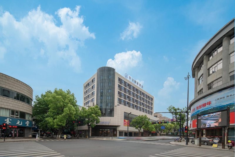 Kaiyuan Yiju Hotel (Xinchang Dafosi store) Over view