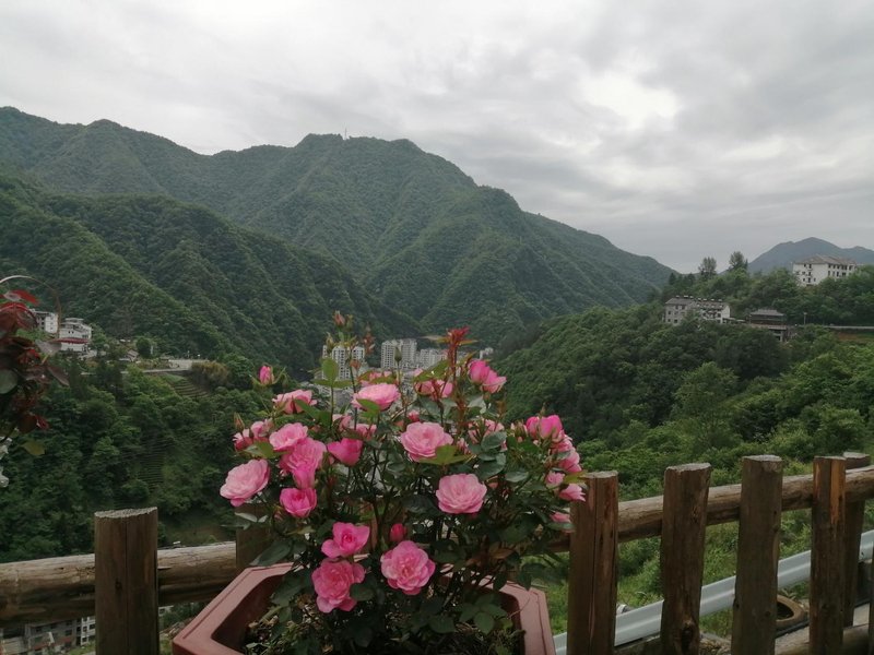 Shennongjia Xinfa HotelOver view