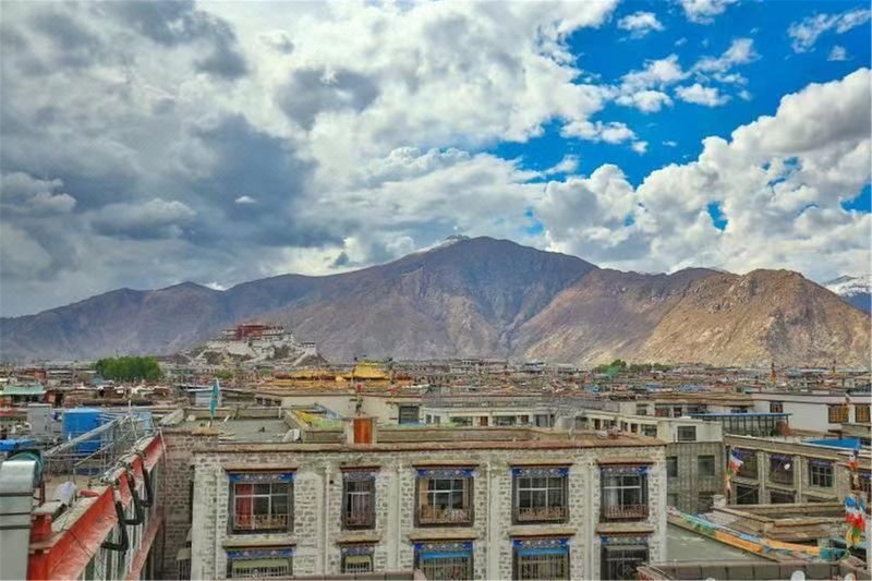 Lhasa LinSang Boutique Inn Over view