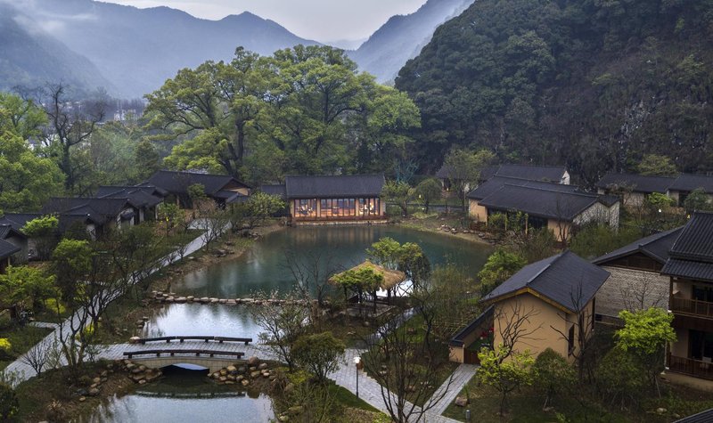 Julong Guniujiang Resort Over view