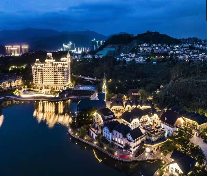 Grand LAN Resort Huizhou Minmetals Hallstatt hotel over view