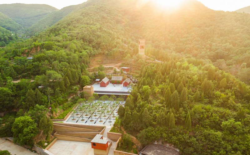 the Lishan Bright Moon HotelOver view