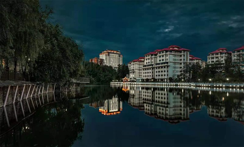 Yiqing Holiday Hotel Over view