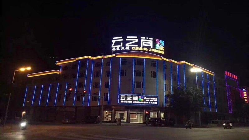 crowning  clouds hotelOver view