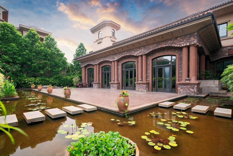 Hainan Yatai Hot-spring HotelOver view