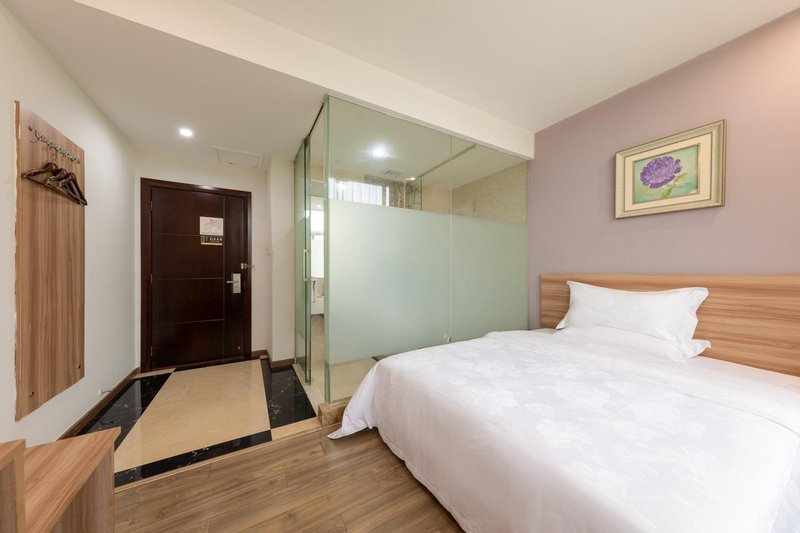 Seven Plus One HotelGuest Room