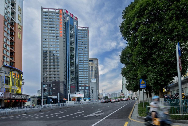 Vienna International Hotel (Changsha Huangtuling Subway Station) Over view