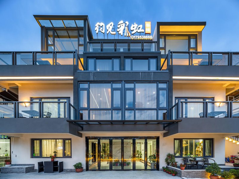 Rainbow InnOver view