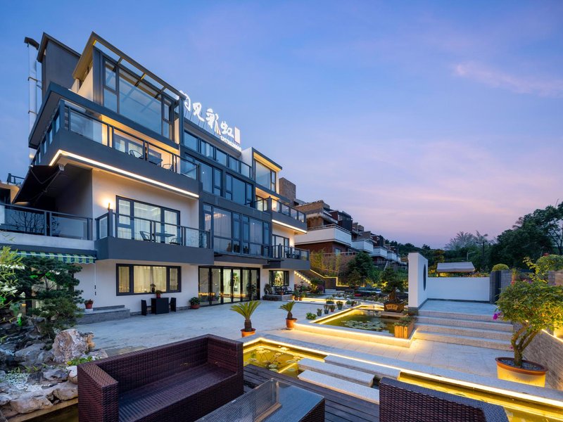 Rainbow InnOver view