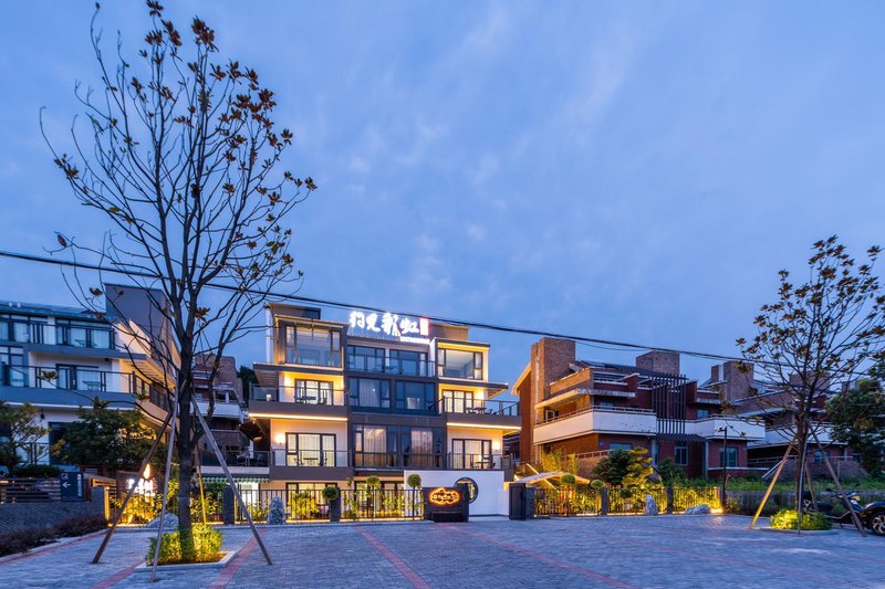 Rainbow InnOver view