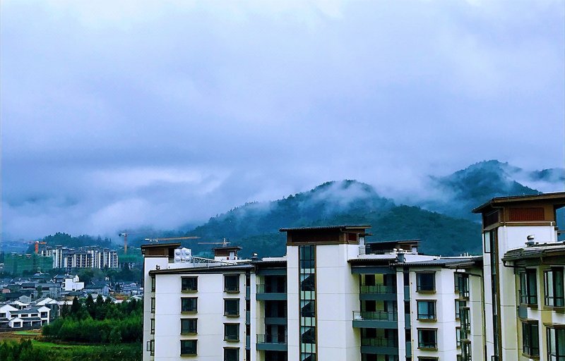 Tengchong Mayugu Daye Mountain Residence Over view