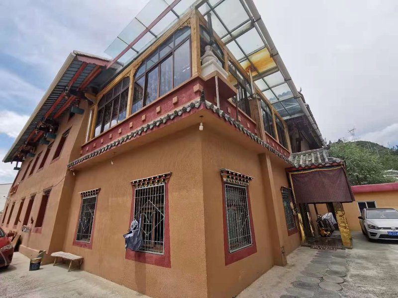 Taha Tibetan Style HotelOver view