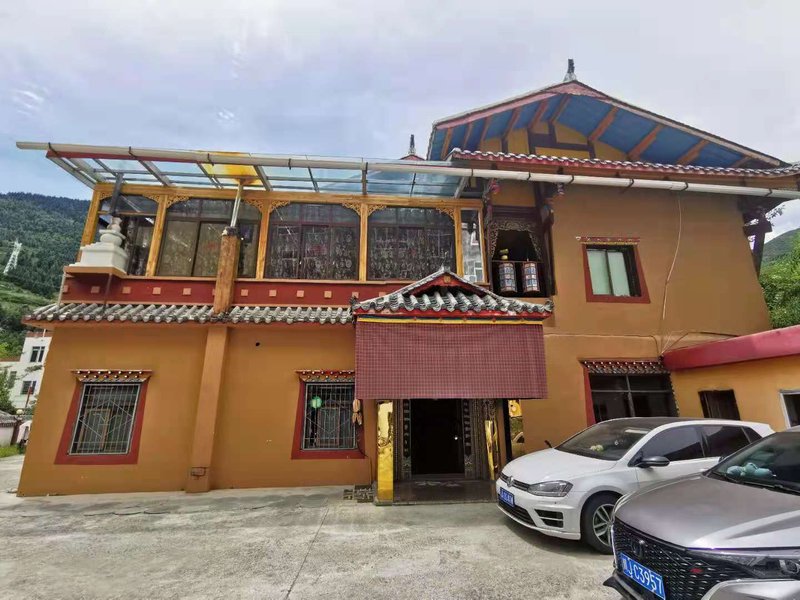 Taha Tibetan Style HotelOver view