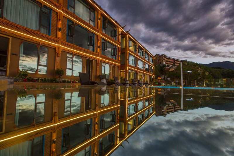 Lugu Lake Front Lake·Yueyao Lakeview Resort Hotel Over view