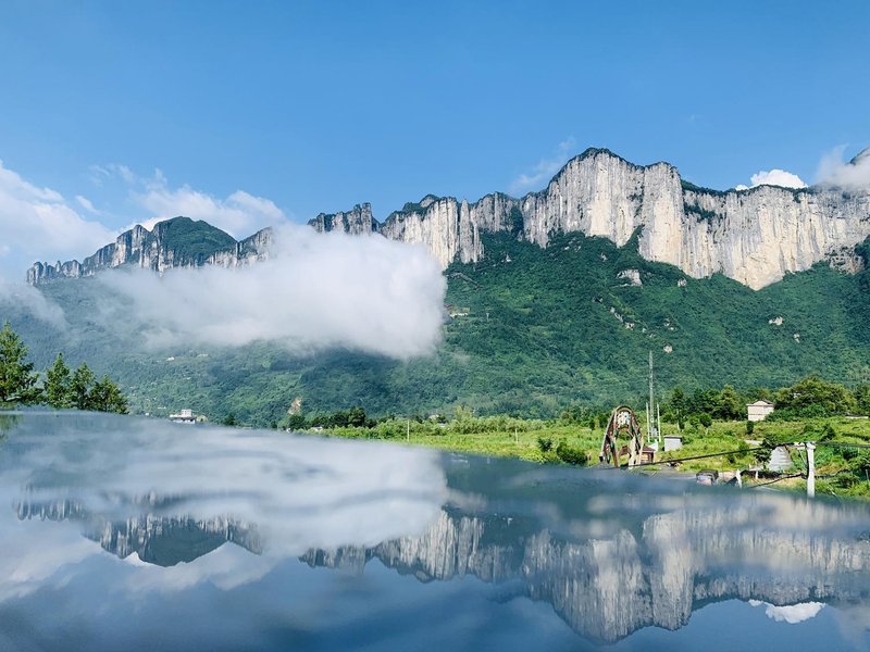 longshihuishanzhuangOver view