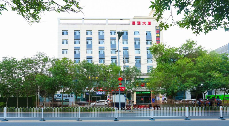 Super 8 Hotel (Dawan South Road, Xinjiang University) Over view