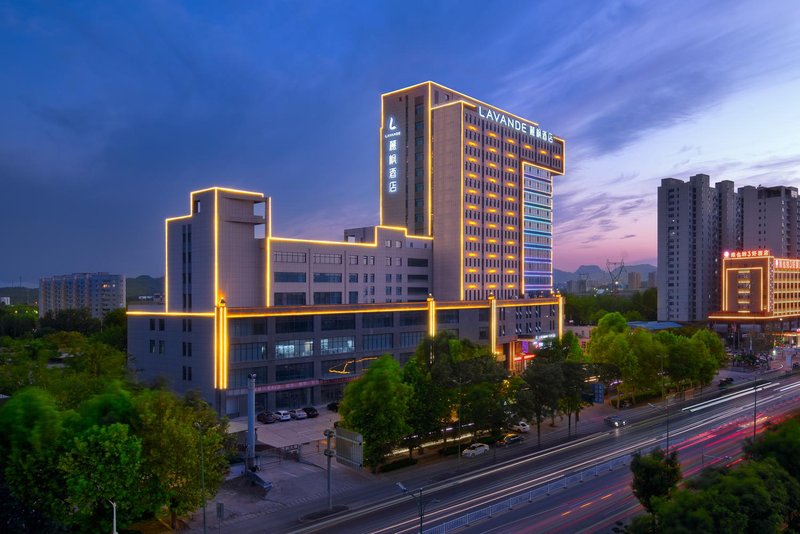 Tianhe Shangwu Hotel (Luquan Development Zone Tianhe Building) Over view