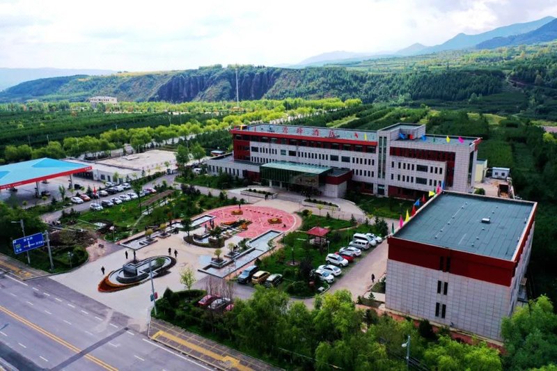 Source Peak Hotel Over view