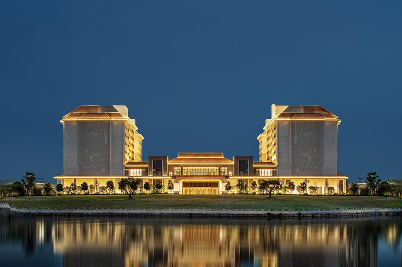 Qianhuazhou Holiday Hotel over view