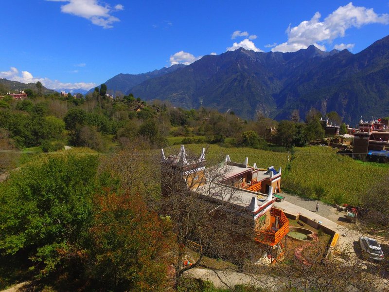 Danba Mountain and cloud boutique inn Over view