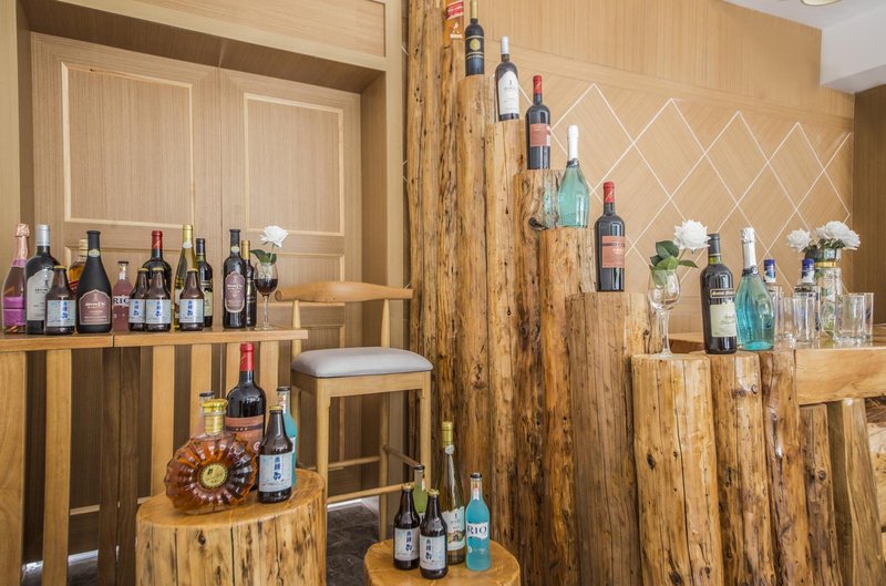 Jiuzhaigou floating life half a day idle life Restaurant