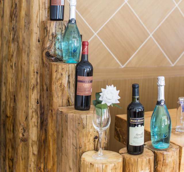 Jiuzhaigou floating life half a day idle life Restaurant