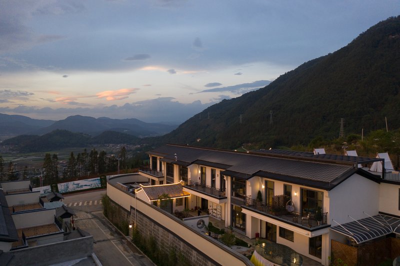 Qianxun Hot Spring Courtyard Hotel Over view