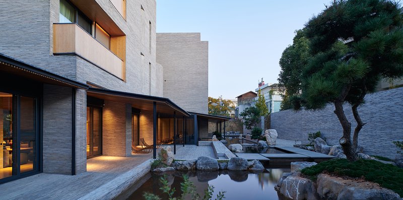 HILLSIDE RETREAT Over view