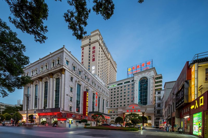 Phoenix Hotel(Railway Station Subway Station)Over view