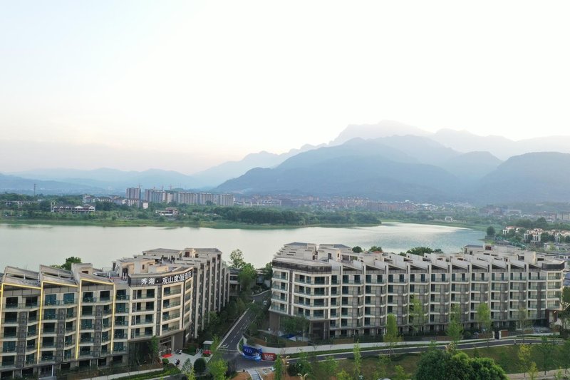 Mount Emei Xiuhu Guanshan Resort Over view