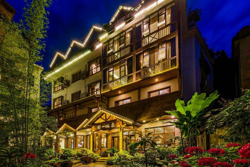 Floral Hotel·Yicheng Yijia Inn(Dongda store of Zhangjiajie National Forest Park) Over view