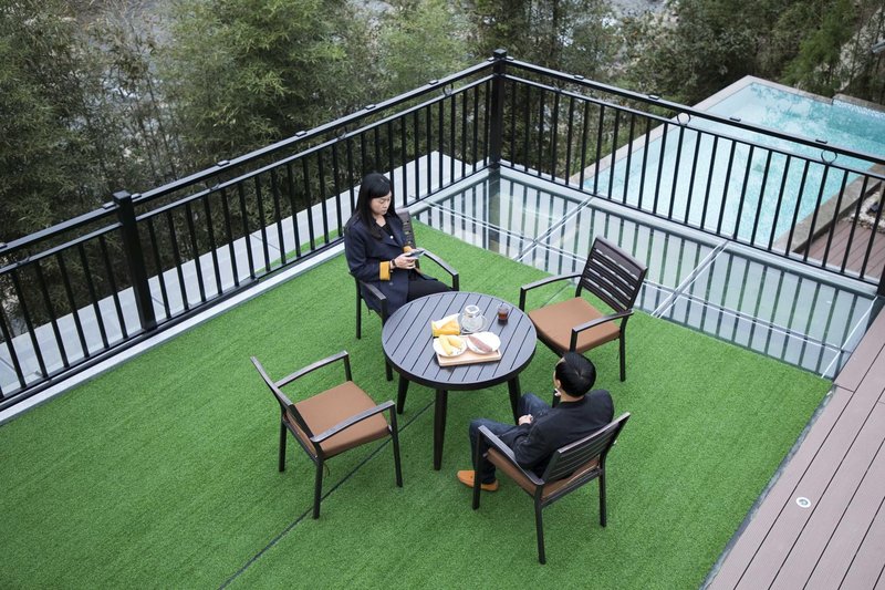 Tonglu Linyuxi Homestay Over view