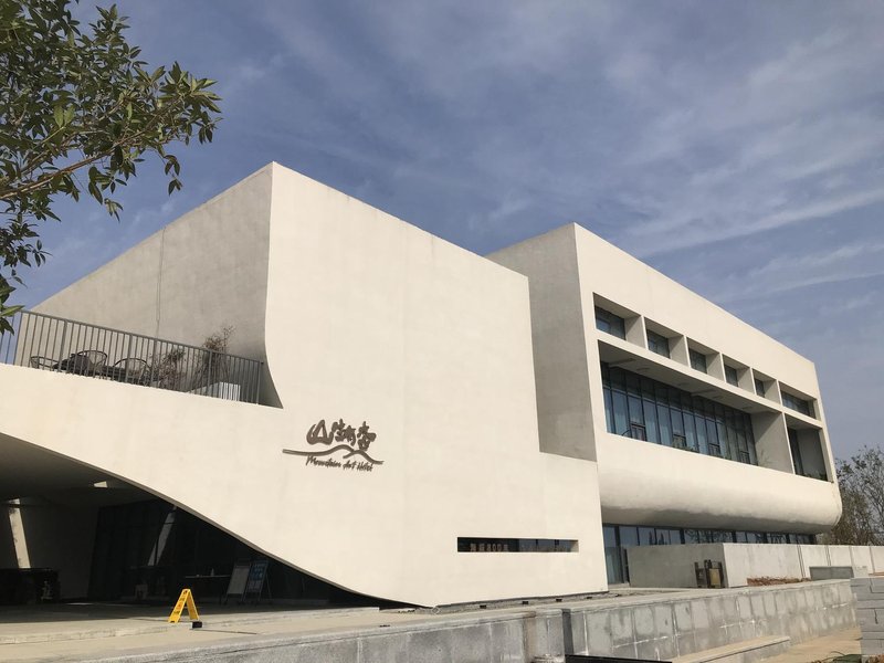 Mountain Art HotelOver view