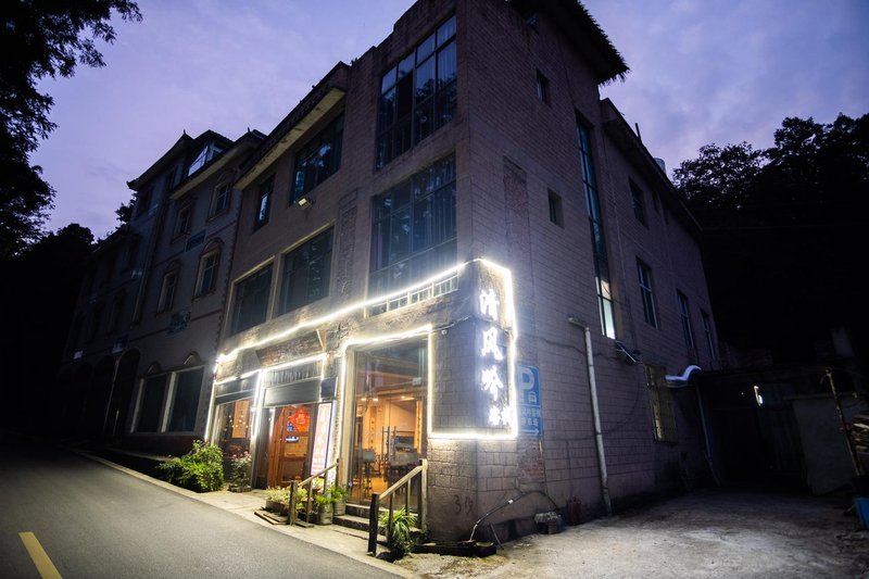 Wind's Whisper Inn Over view