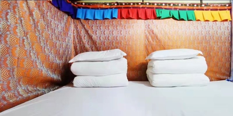 Everest Gesang Happiness Hostel Guest Room