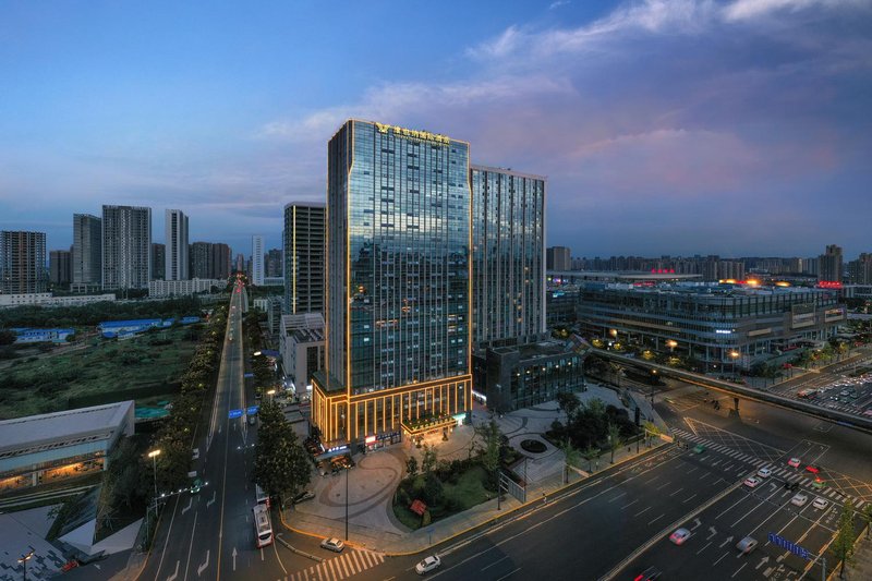 Vienna International Hotel (West square of Chengdu East Railway Station) over view