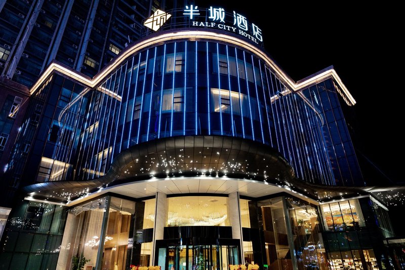 库尔勒半城酒店外景图