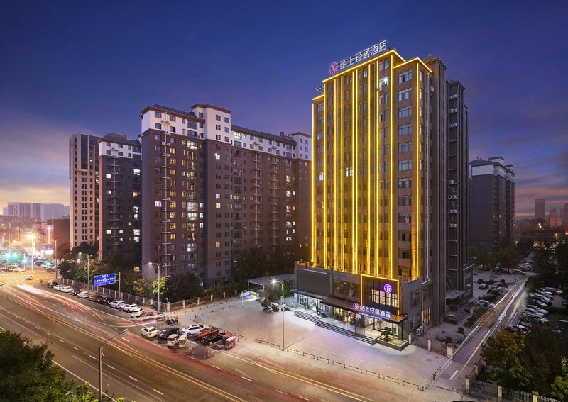 Stranger Light Residence Hotel (Shangqiu Wanda Plaza Store) over view