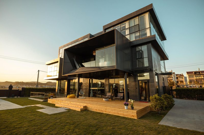 Happy HotelOver view