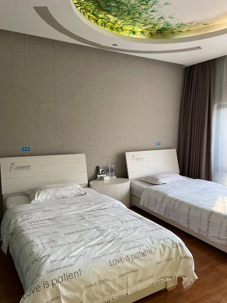 Yilu Xiangxi Theme HotelGuest Room