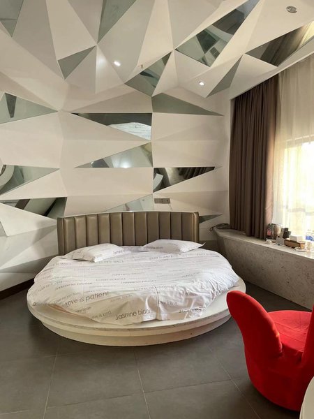 Yilu Xiangxi Theme HotelGuest Room