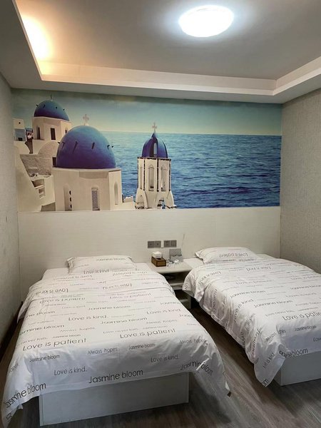 Yilu Xiangxi Theme HotelGuest Room